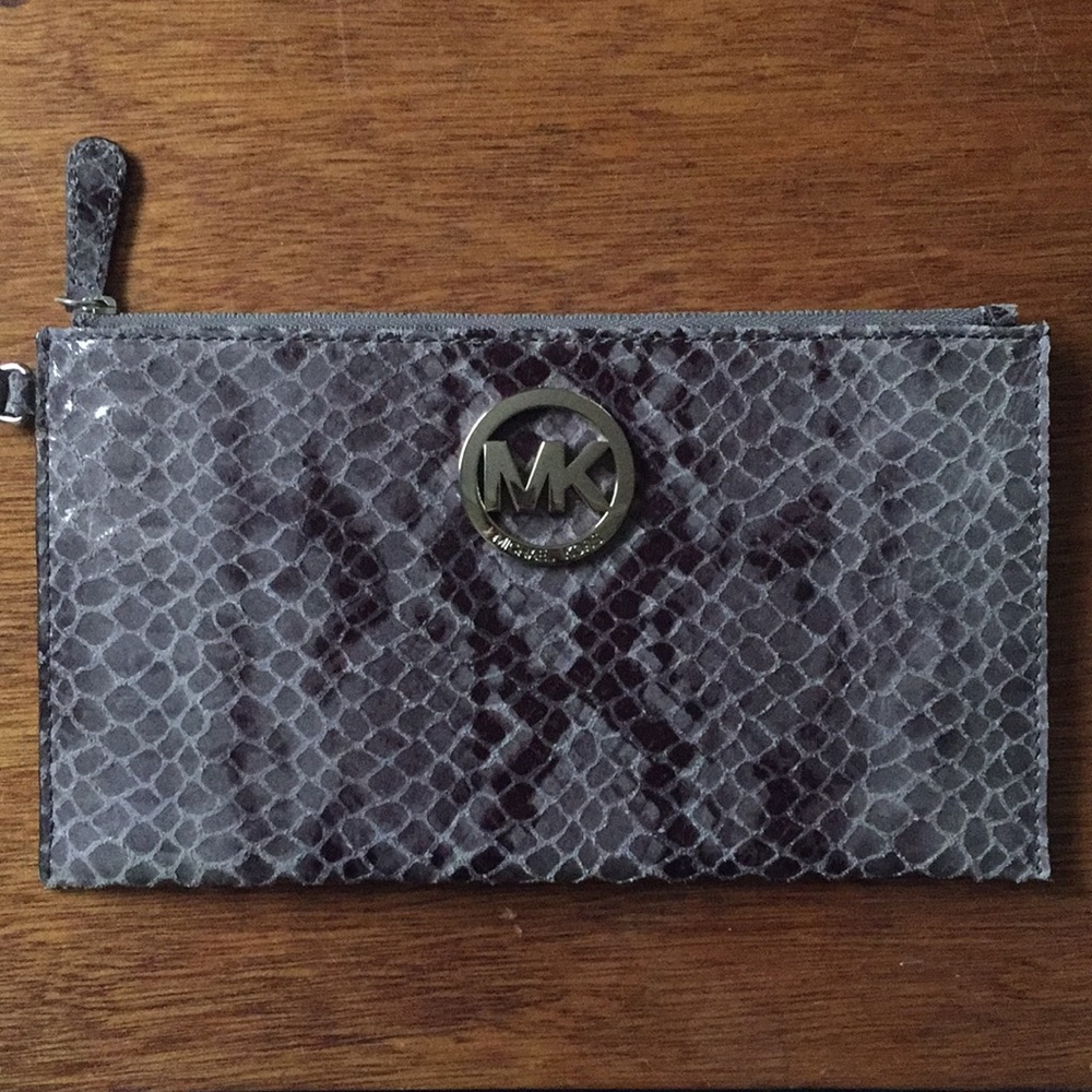 NEVER USED: Michael Kors snakeskin wristlet